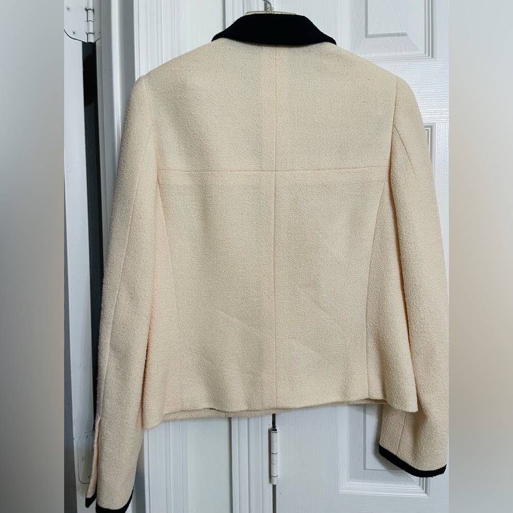 Vintage CHANEL Ivory & Black Bouclé Tweed Skirt Suit - Picture 5 of 13